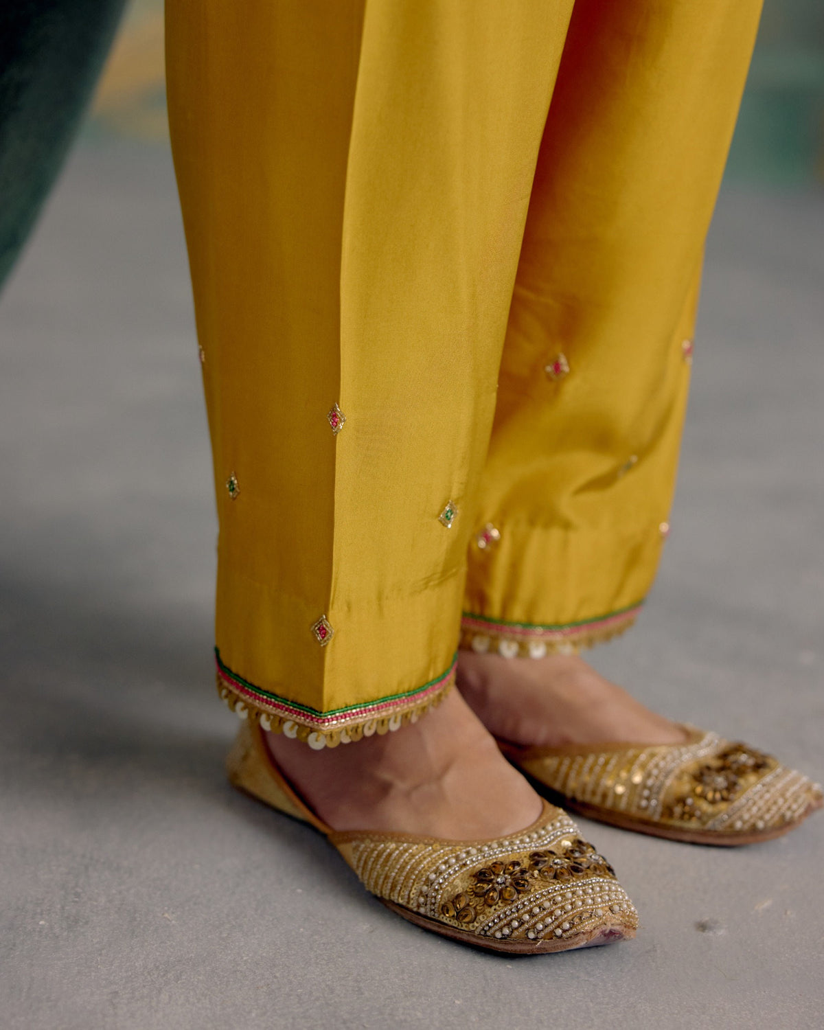Kesar Suit Set