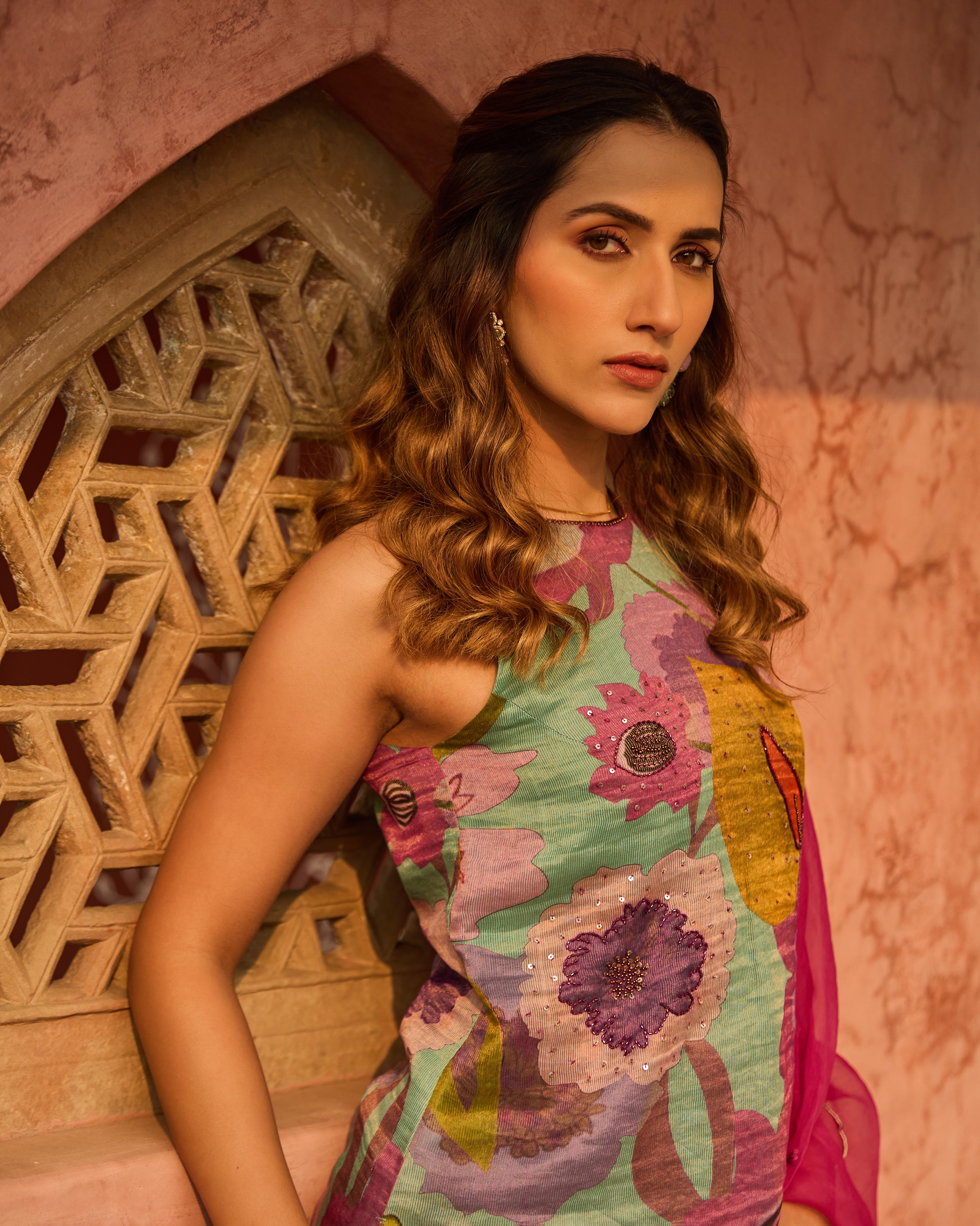 Sunehri Kurti Set